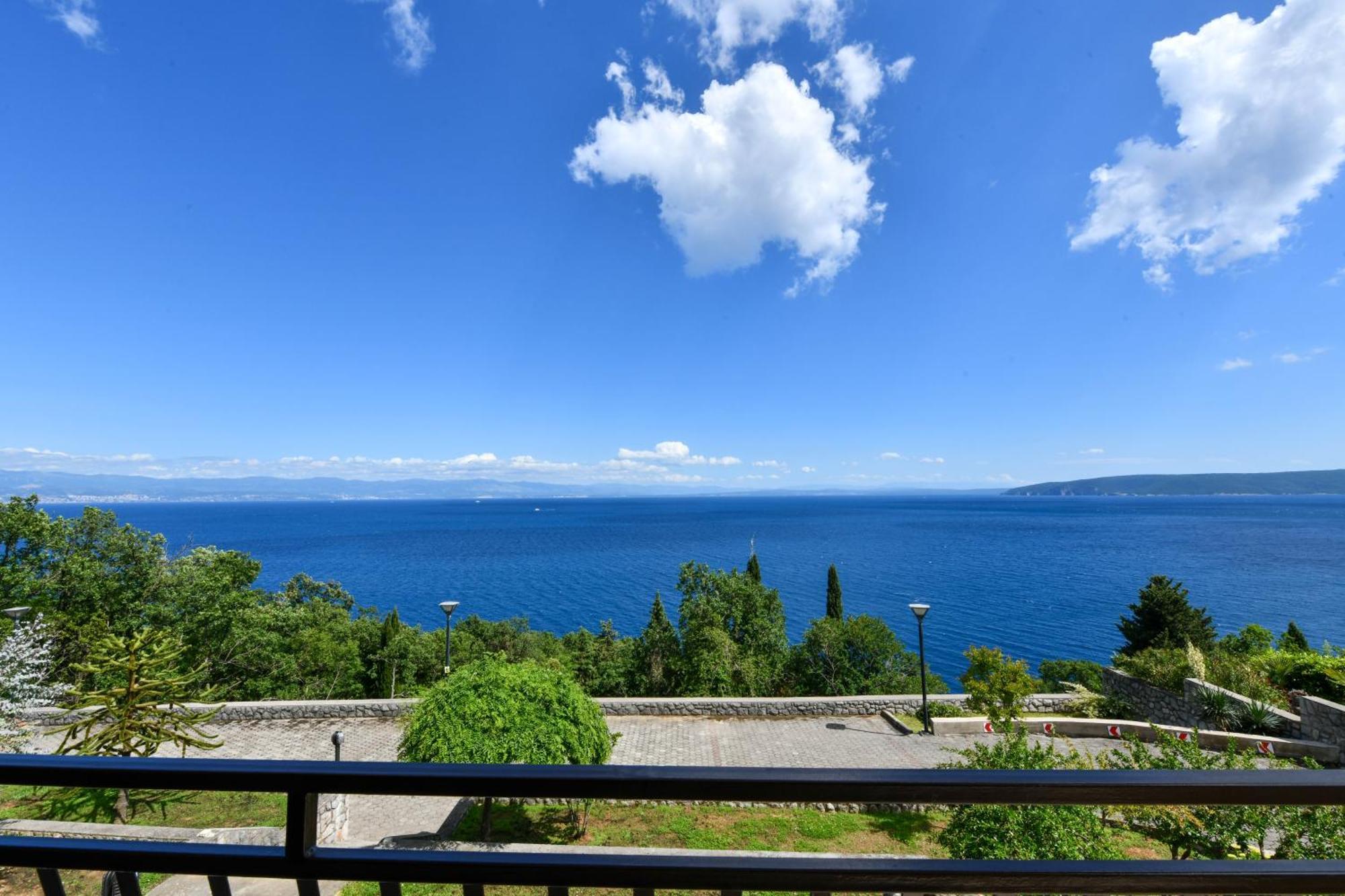 Apartments Near The Beach, With Terraces And Seaview At House B. Mošćenička Draga Dış mekan fotoğraf